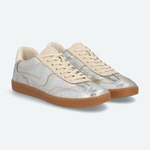 Dolce Vita Notice Sneakers in Silver